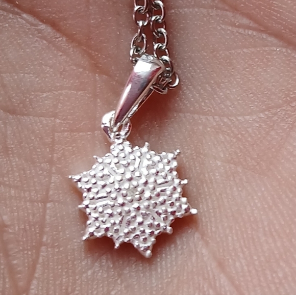 Jewelry - Genuine Diamond  Accent pendant
